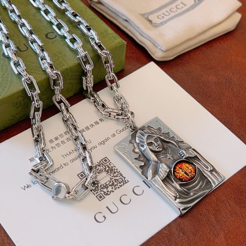 G*u*i necklaces